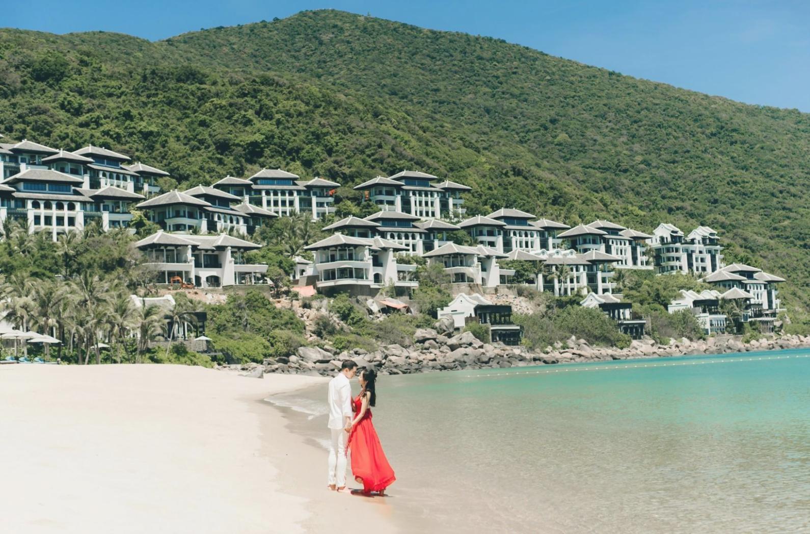 Momento di condivisione tra generazioni durante un'attività educativa